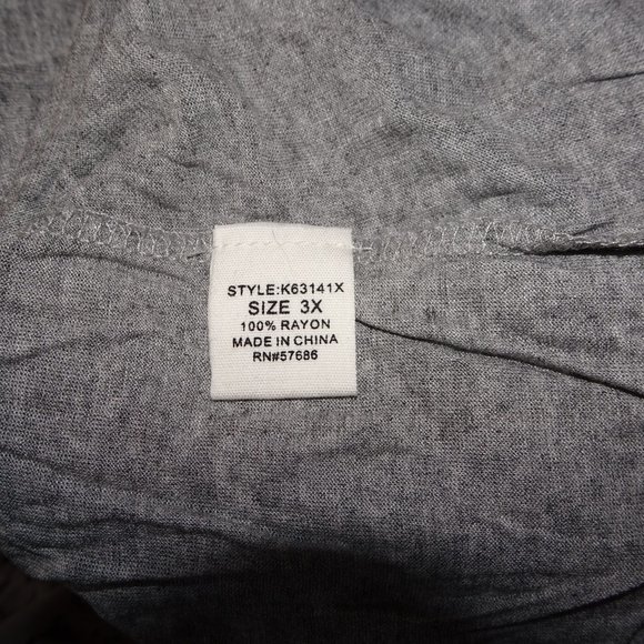 NWT Short Sleeve Flowy Loose Light Grey Blouse - Picture 4 of 4